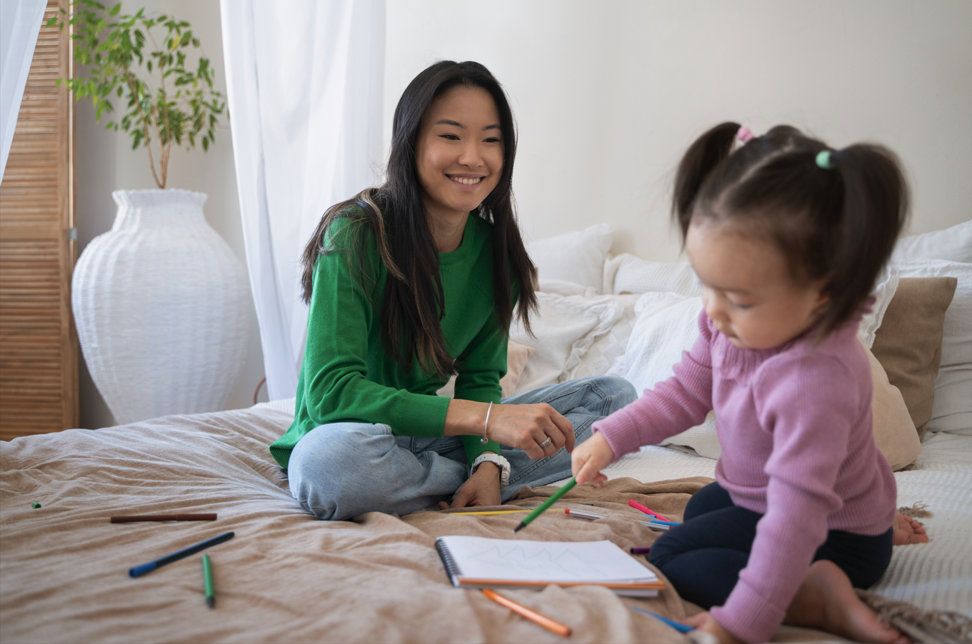 Balita suka memasukkan benda, bahaya benda kecil pada anak, tips parenting balita, Bunda, si Kecil